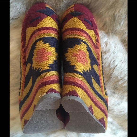 Steve Madden-Tribal Print Wedges - Picture 4 of 6